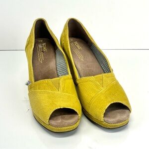 TOMS Yellow corduroy‎ peep toe wedge size 7